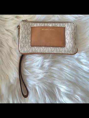 Michael Michael Kors Bedford Double Zip Pocket Large Wristlet